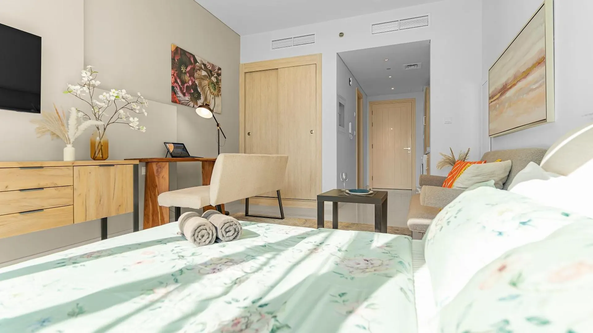 Apartment Cozy Sea & Marina View Apt With Rooftop Pool & Private Beach In Palm Jumeirah, Steps To Nakheel Mall Dubai